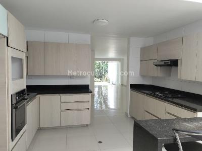Casa de 4 alcobas en arriendo en Castropol, Medellín, 300 m² · foto 5 de 19