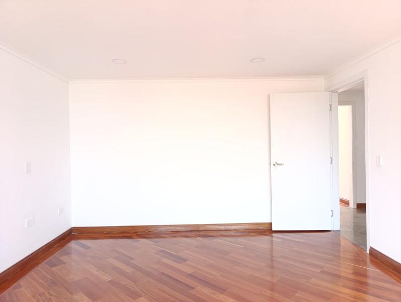 Apartamento Elegante de 3 Alcobas con Terraza en El Poblado - 7