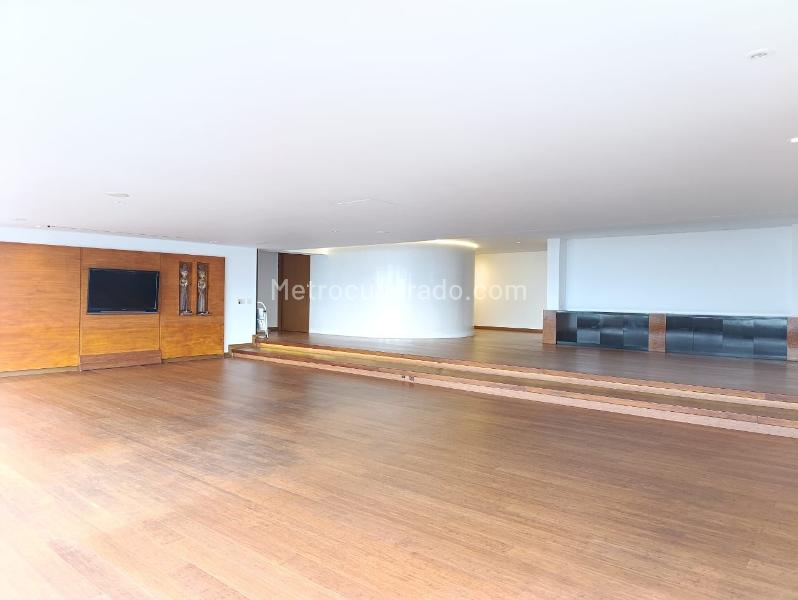 Spacious 4BR Apartment with Terrace in El Poblado - 2