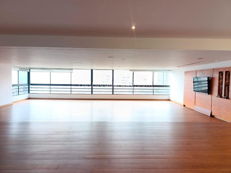 Spacious 4BR Apartment with Terrace in El Poblado - 3