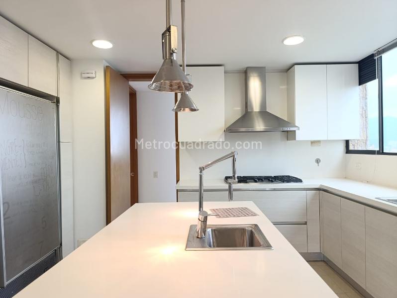 Spacious 4BR Apartment with Terrace in El Poblado - 6