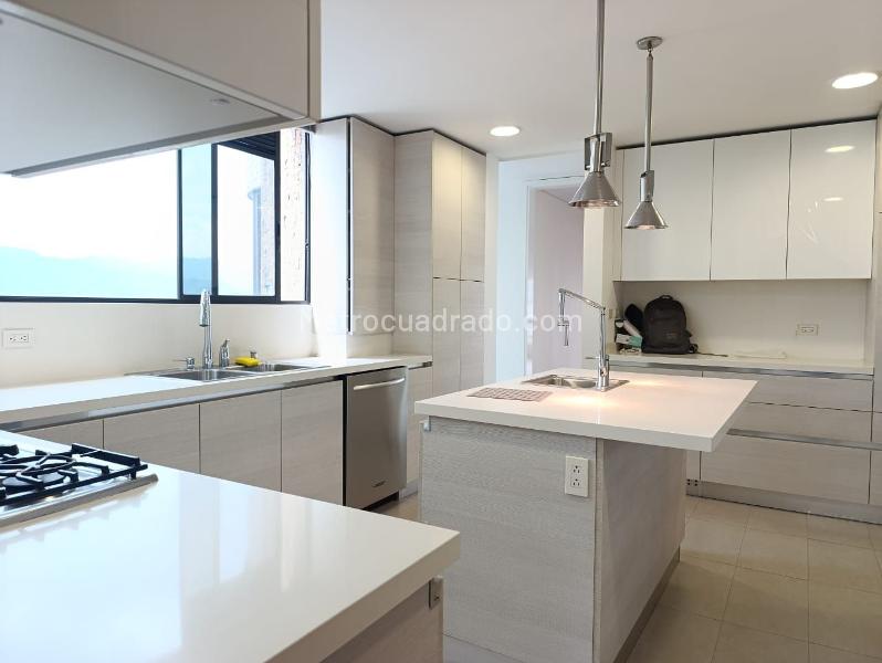 Spacious 4BR Apartment with Terrace in El Poblado - 7