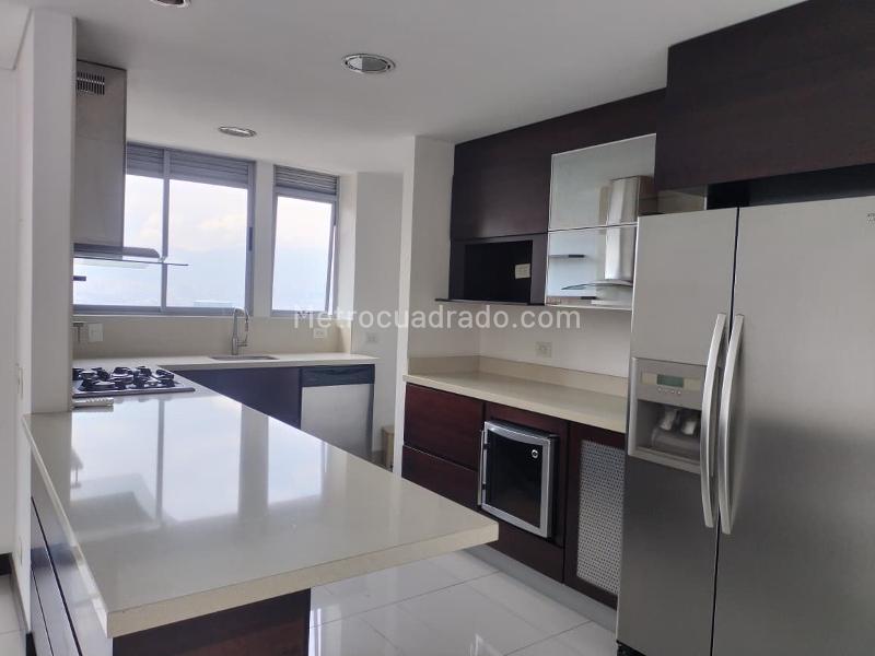 Modern 3BR Apartment in El Poblado - 7