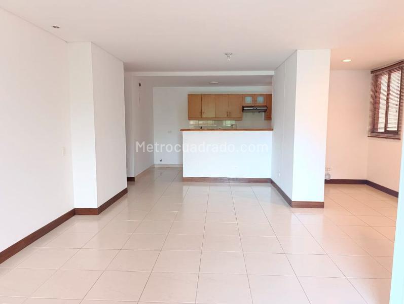 Spacious 2BR Apartment with Balcony in El Poblado - 3