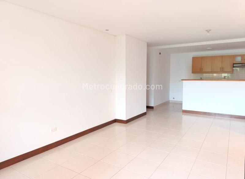 Spacious 2BR Apartment with Balcony in El Poblado - 4