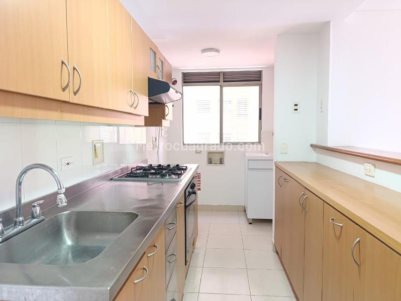 Spacious 2BR Apartment with Balcony in El Poblado - 6