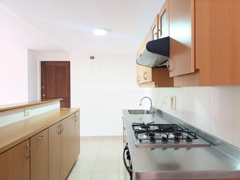 Spacious 2BR Apartment with Balcony in El Poblado - 7
