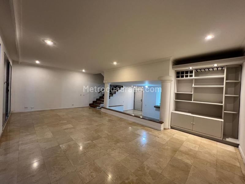 Spacious 3BR House Near Amenities in El Poblado - 3