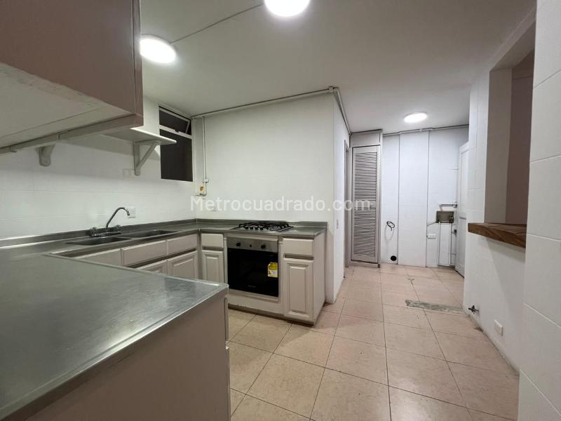 Spacious 3BR House Near Amenities in El Poblado - 6