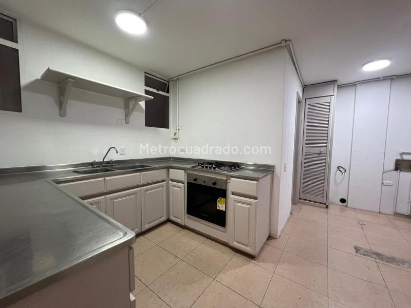 Spacious 3BR House Near Amenities in El Poblado - 8
