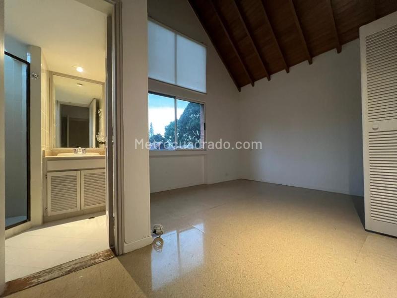 Spacious 3BR House Near Amenities in El Poblado - 9