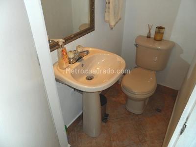 Casa de 3 alcobas en arriendo en El Poblado El Tesoro, Medellín, 315 m² · foto 13 de 16