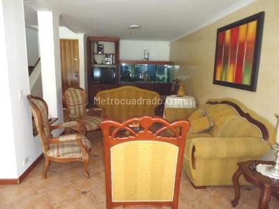 Casa de 3 alcobas en arriendo en El Poblado El Tesoro, Medellín, 315 m² · foto 2 de 16