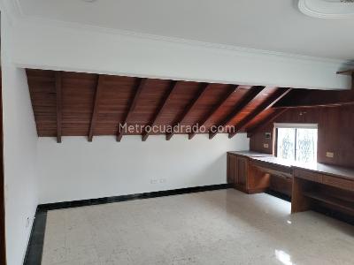 Casa de 4 alcobas en venta en El Poblado, Medellín, 267 m² · foto 15 de 19
