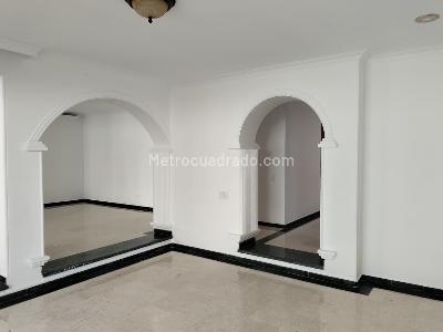 Casa de 4 alcobas en venta en El Poblado, Medellín, 267 m² · foto 2 de 19