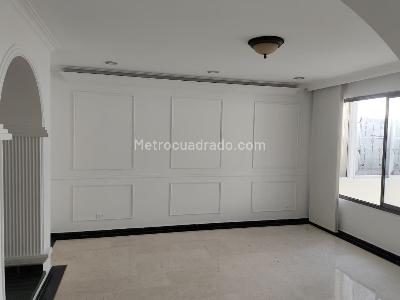 Casa de 4 alcobas en venta en El Poblado, Medellín, 267 m² · foto 3 de 19