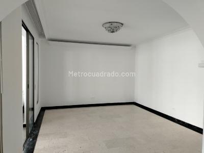 Casa de 4 alcobas en venta en El Poblado, Medellín, 267 m² · foto 4 de 19