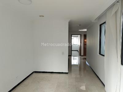 Casa de 4 alcobas en venta en El Poblado, Medellín, 267 m² · foto 9 de 19