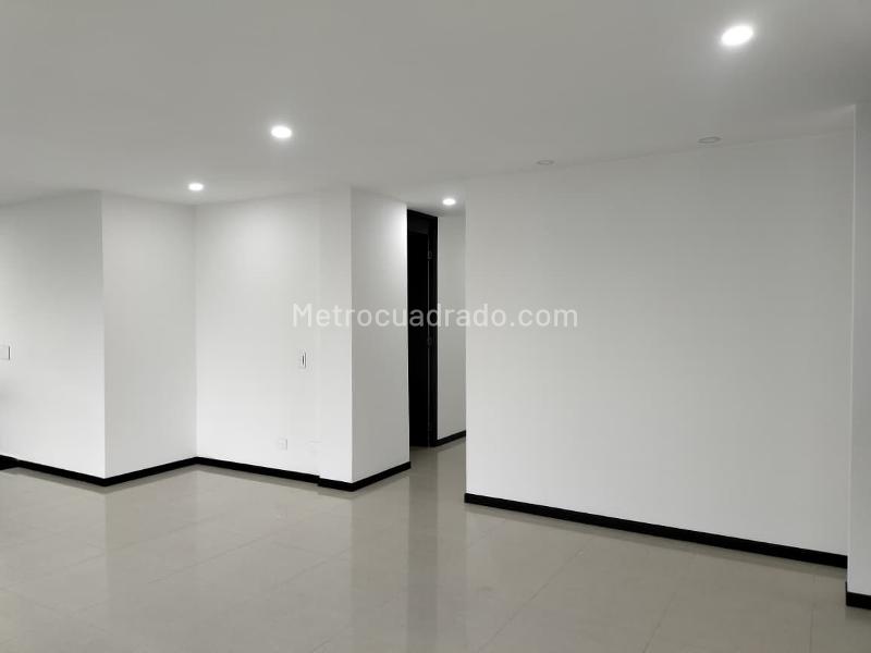 Apartamento Elegante de 3 Alcobas en El Poblado - 2