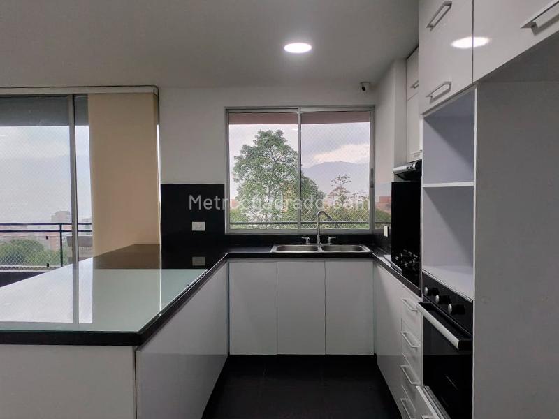 Apartamento Elegante de 3 Alcobas en El Poblado - 5