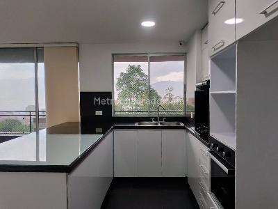 Apartamento de 3 alcobas en venta en El Poblado, Medellín, 150 m² · foto 5 de 14