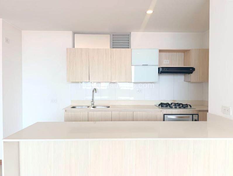 Apartamento Amplio de 3 Alcobas con Terraza en El Poblado - 6