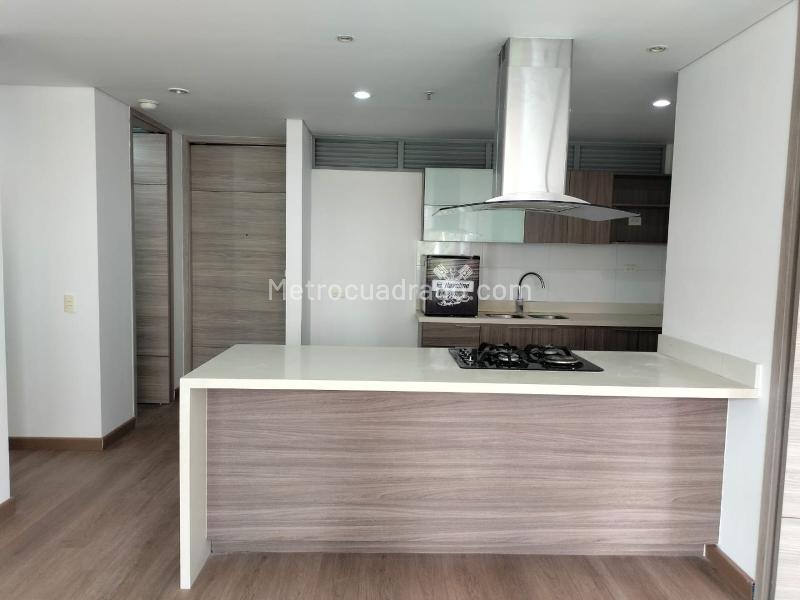 Apartamento de 3 Alcobas con Servicios Modernos en El Poblado - 4