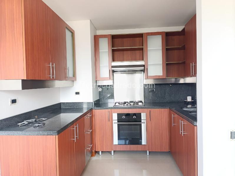 Apartamento de 3 Alcobas en Los Naranjos con Gran Oferta de Amenidades - 2