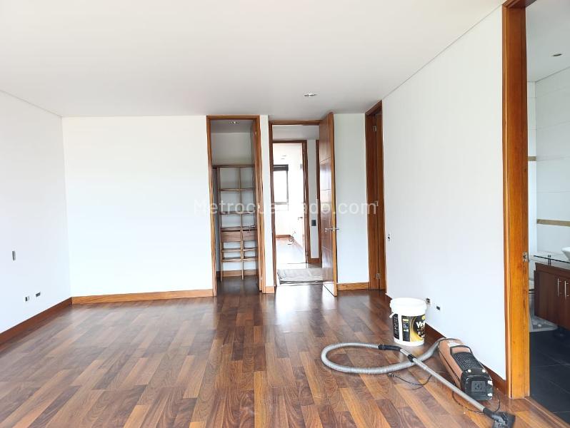 Apartamento de 3 Alcobas en Los Naranjos con Gran Oferta de Amenidades - 6
