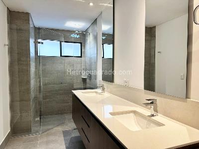 Apartamento de 3 alcobas en venta en El Poblado, Medellín, 160 m² · foto 15 de 16