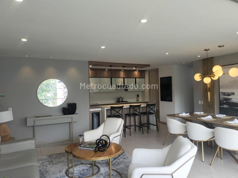 Furnished 3BR Apartment with Balcony in El Poblado - 3