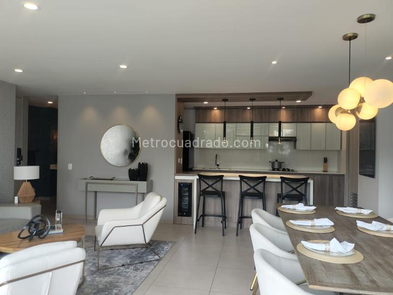 Furnished 3BR Apartment with Balcony in El Poblado - 4