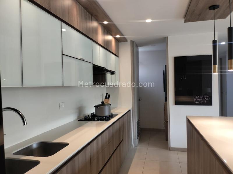 Furnished 3BR Apartment with Balcony in El Poblado - 8