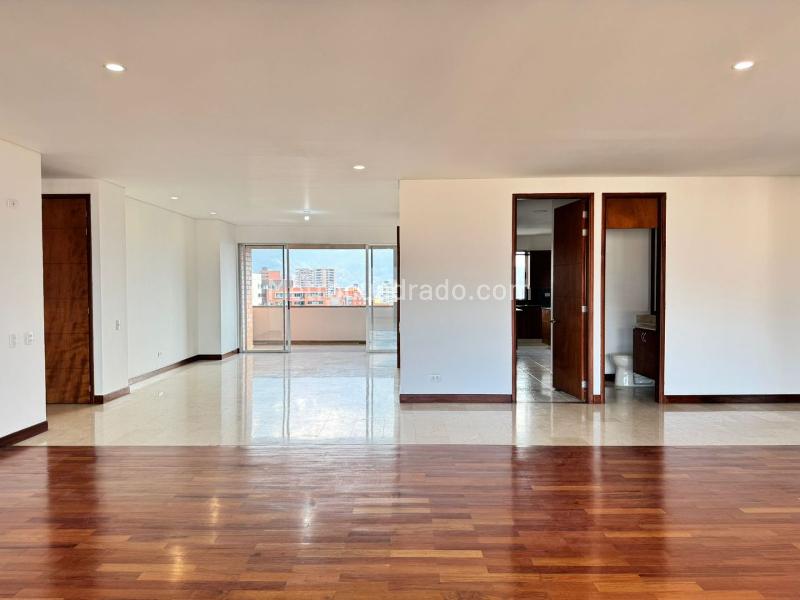 Elegant 3BR Apartment Near Amenities in El Poblado - 3