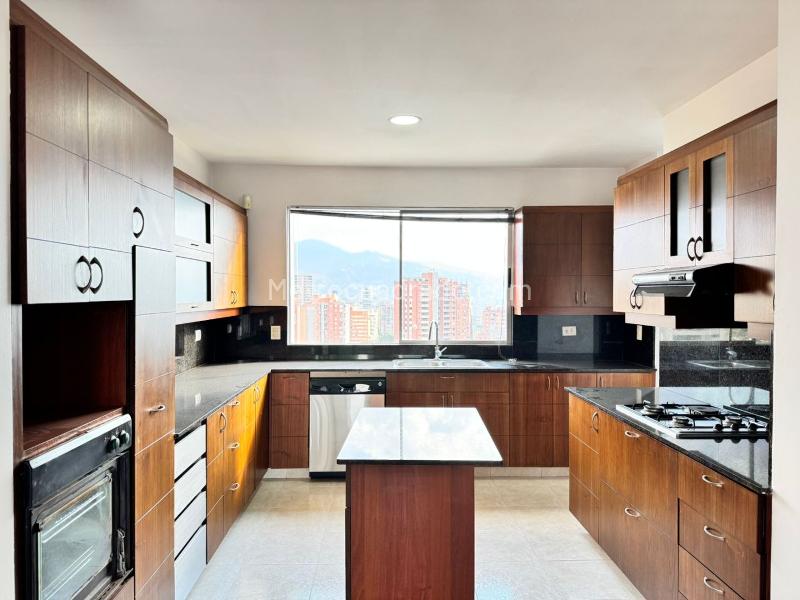 Elegant 3BR Apartment Near Amenities in El Poblado - 6