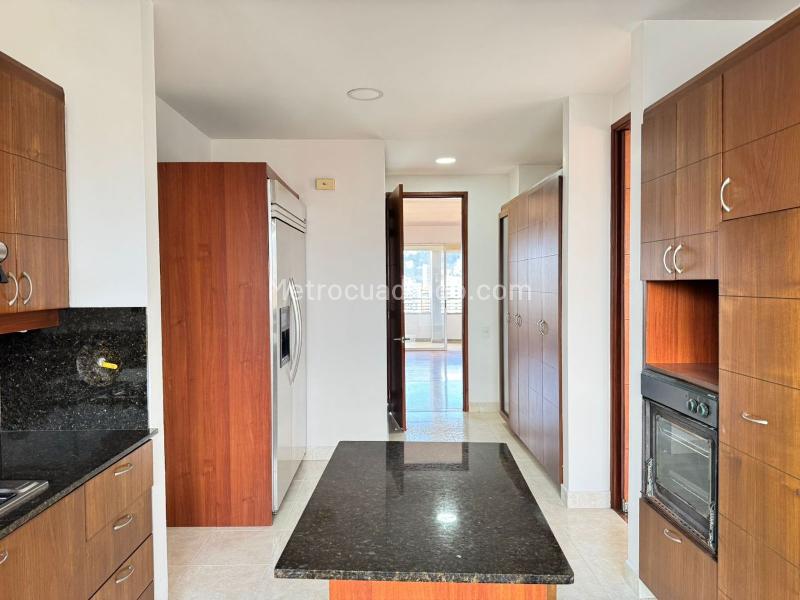 Elegant 3BR Apartment Near Amenities in El Poblado - 7