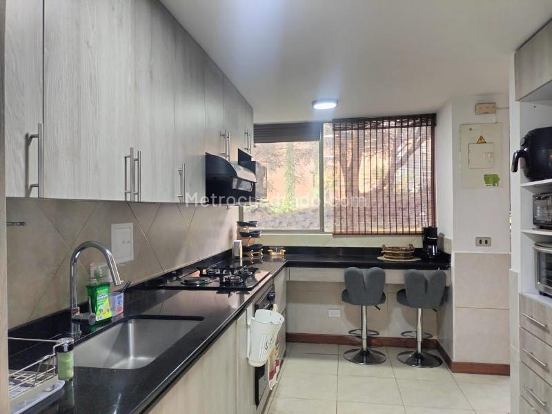 Apartamento Amoblado de 3 Alcobas con Balcones en El Poblado - 5