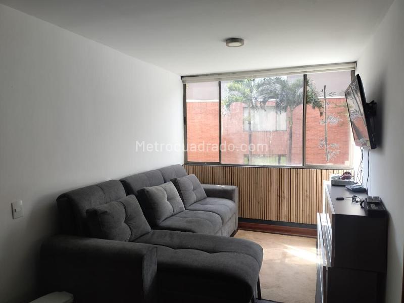 Apartamento Amoblado de 3 Alcobas con Balcones en El Poblado - 8