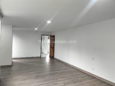 Apartamento de 3 alcobas en arriendo en Los Balsos, Medellín, 180 m² · foto 3 de 19