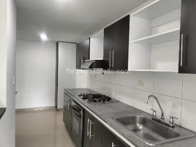 Apartamento de 3 alcobas en arriendo en El Poblado, Medellín, 107 m² · foto 3 de 16