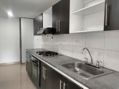Apartamento de 3 alcobas en arriendo en El Poblado, Medellín, 107 m² · foto 4 de 16