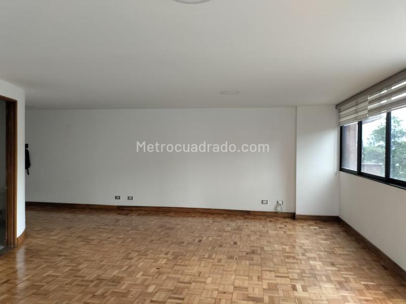 Apartamento de 3 Alcobas cerca a Avenidas y Centros Comerciales en El Poblado - 3