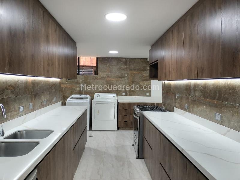 Apartamento de 3 Alcobas cerca a Avenidas y Centros Comerciales en El Poblado - 4