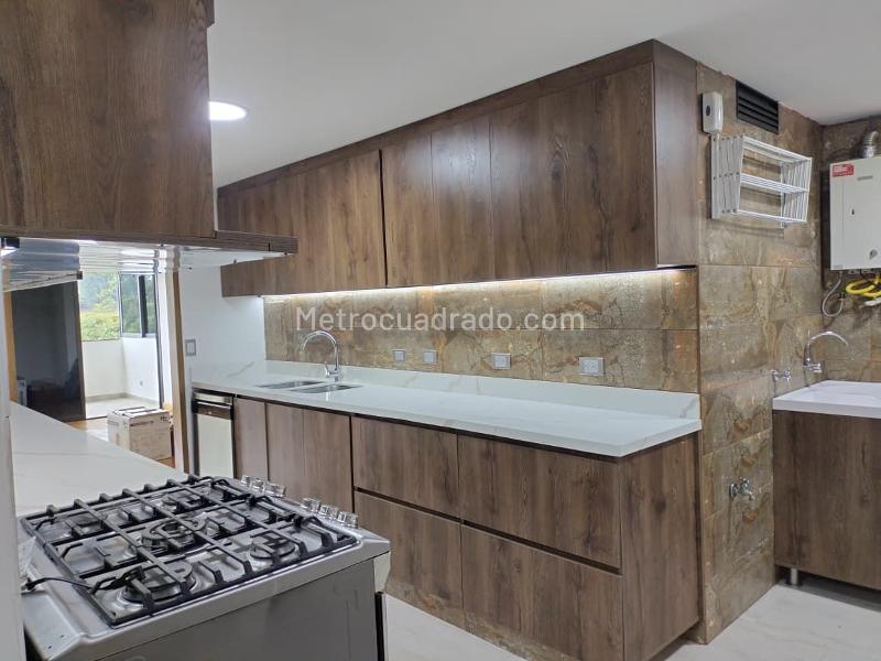 Apartamento de 3 Alcobas cerca a Avenidas y Centros Comerciales en El Poblado - 5