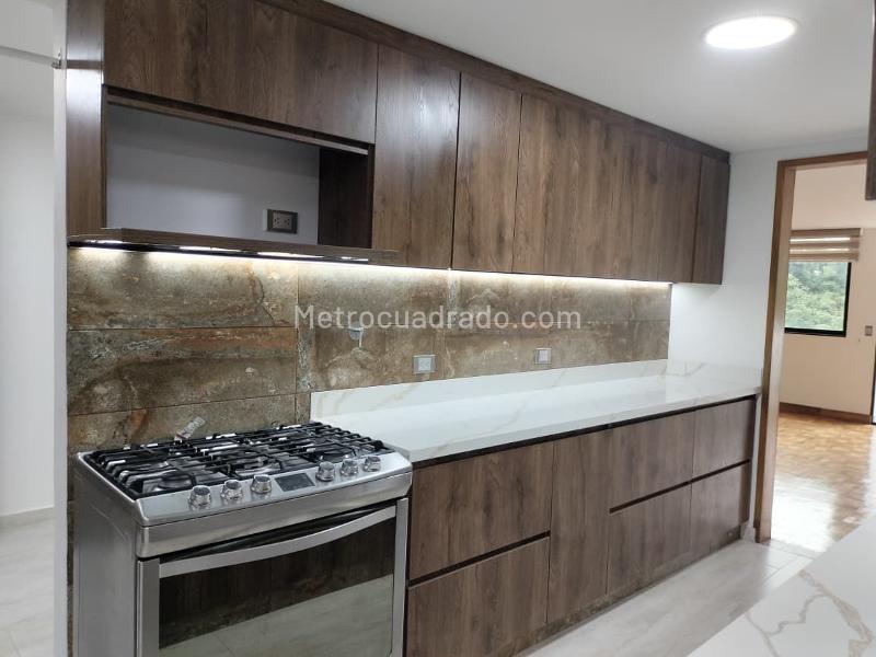 Apartamento de 3 Alcobas cerca a Avenidas y Centros Comerciales en El Poblado - 6