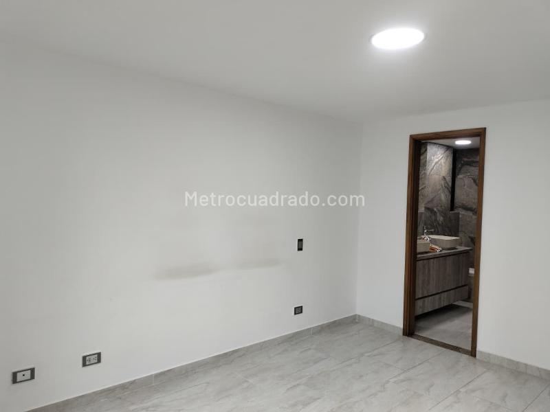 Apartamento de 3 Alcobas cerca a Avenidas y Centros Comerciales en El Poblado - 9