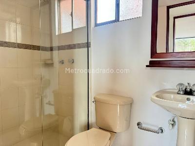 Apartamento de 3 alcobas en arriendo en El Poblado, Medellín, 90 m² · foto 11 de 11