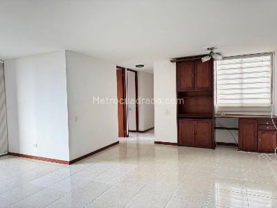 Apartamento de 3 alcobas en arriendo en El Poblado, Medellín, 90 m² · foto 2 de 11