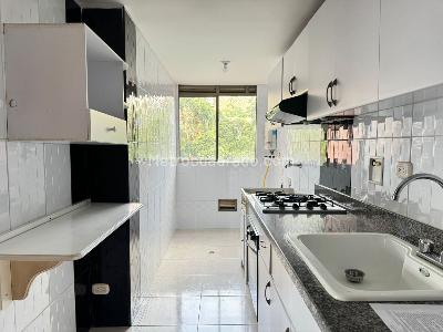 Apartamento de 3 alcobas en arriendo en El Poblado, Medellín, 90 m² · foto 5 de 11