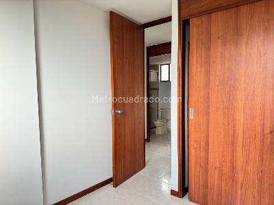 Apartamento de 3 alcobas en arriendo en El Poblado, Medellín, 90 m² · foto 8 de 11